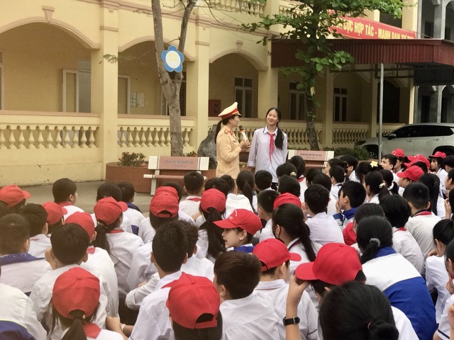 Công an quận Đồ Sơn: Tuyên truyền Luật Giao thông đường bộ cho hơn 1000 học sinh trường THCS Hợp Đức